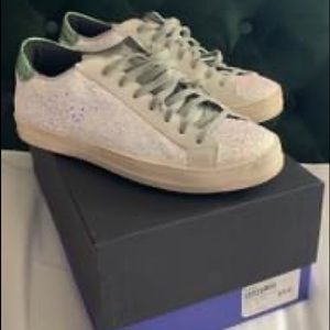 P448 Glitter Sneaker